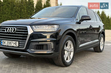Позашляховик / Кросовер Audi Q7 2016 в Рівному