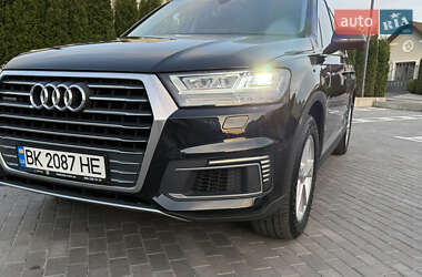 Внедорожник / Кроссовер Audi Q7 2016 в 