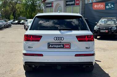 Позашляховик / Кросовер Audi Q7 2017 в 