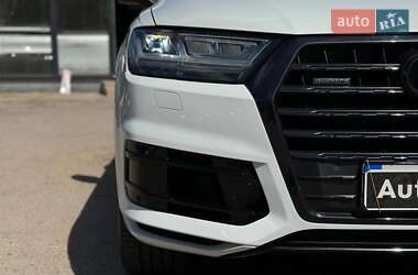 Позашляховик / Кросовер Audi Q7 2017 в 