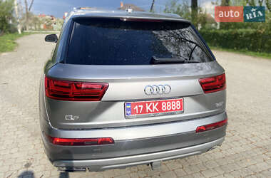 Позашляховик / Кросовер Audi Q7 2017 в 