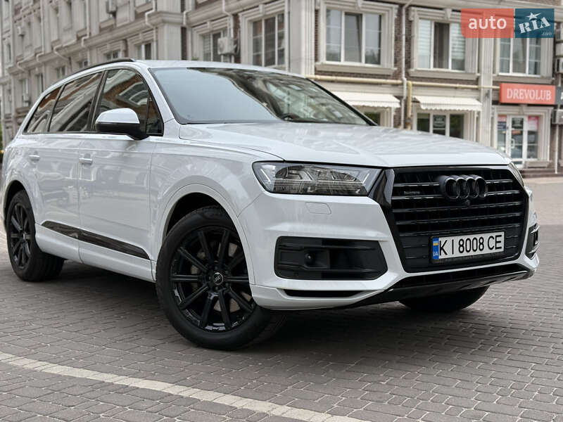 Внедорожник / Кроссовер Audi Q7 2017 в 
