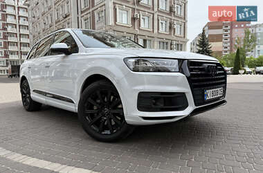 Внедорожник / Кроссовер Audi Q7 2017 в 