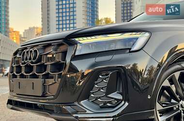 Позашляховик / Кросовер Audi Q7 2024 в 