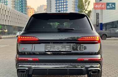 Позашляховик / Кросовер Audi Q7 2024 в 