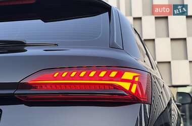 Позашляховик / Кросовер Audi Q7 2024 в 