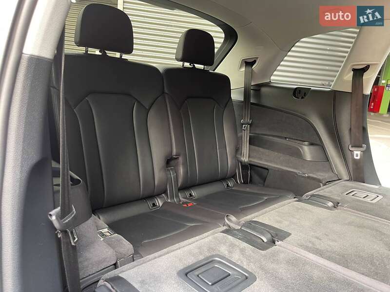 Позашляховик / Кросовер Audi Q7 2016 в Києві