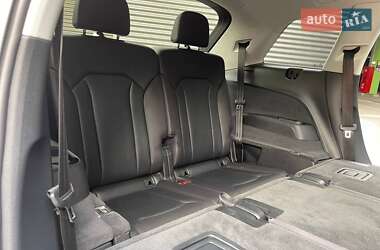 Внедорожник / Кроссовер Audi Q7 2016 в 