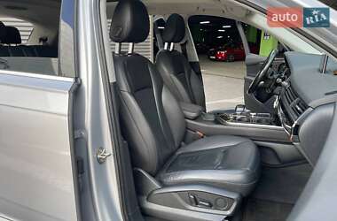 Внедорожник / Кроссовер Audi Q7 2016 в 