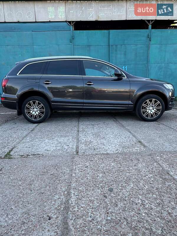 Позашляховик / Кросовер Audi Q7 2013 в Києві