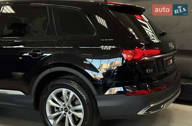 Внедорожник / Кроссовер Audi Q7 2020 в 