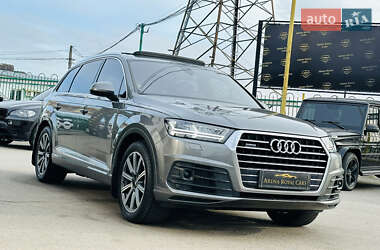 Внедорожник / Кроссовер Audi Q7 2016 в 