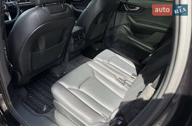 Внедорожник / Кроссовер Audi Q7 2017 в 