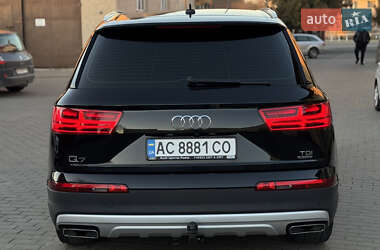 Позашляховик / Кросовер Audi Q7 2015 в 