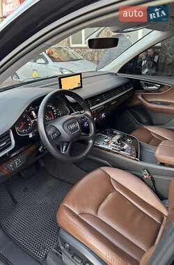 Позашляховик / Кросовер Audi Q7 2015 в 
