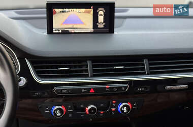 Позашляховик / Кросовер Audi Q7 2015 в 