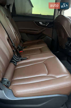 Позашляховик / Кросовер Audi Q7 2015 в 