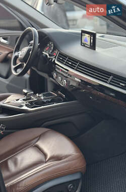 Позашляховик / Кросовер Audi Q7 2015 в 