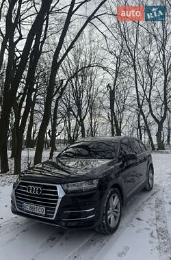 Позашляховик / Кросовер Audi Q7 2015 в 