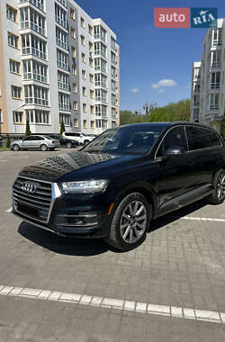 Внедорожник / Кроссовер Audi Q7 2016 в 