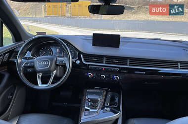 Внедорожник / Кроссовер Audi Q7 2016 в 