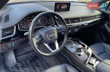 Внедорожник / Кроссовер Audi Q7 2016 в 