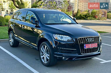 Внедорожник / Кроссовер Audi Q7 2015 в 