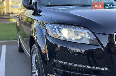 Внедорожник / Кроссовер Audi Q7 2015 в 