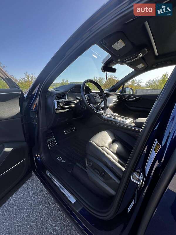 Позашляховик / Кросовер Audi Q7 2020 в Чернівцях