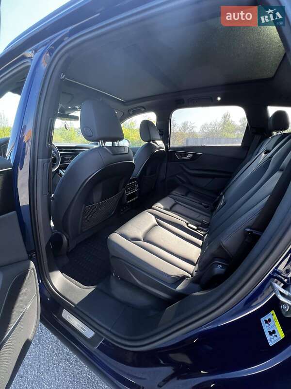 Позашляховик / Кросовер Audi Q7 2020 в Чернівцях