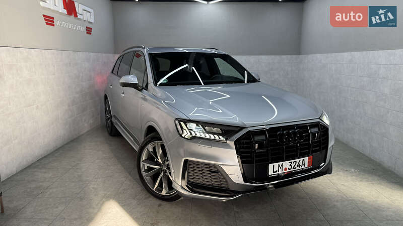 Позашляховик / Кросовер Audi Q7 2020 в Сваляві