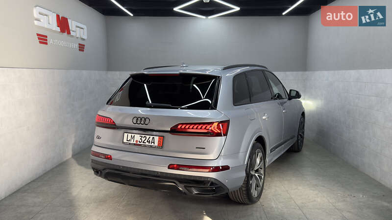Позашляховик / Кросовер Audi Q7 2020 в Сваляві