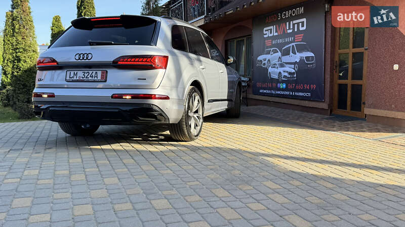 Позашляховик / Кросовер Audi Q7 2020 в Сваляві