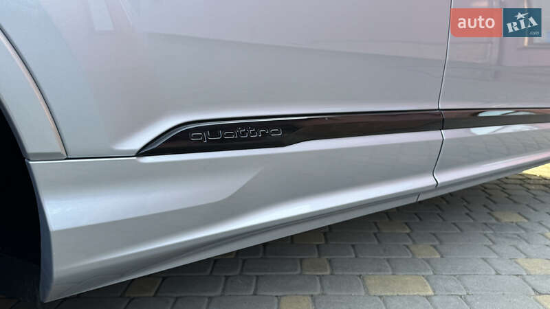 Позашляховик / Кросовер Audi Q7 2020 в Сваляві