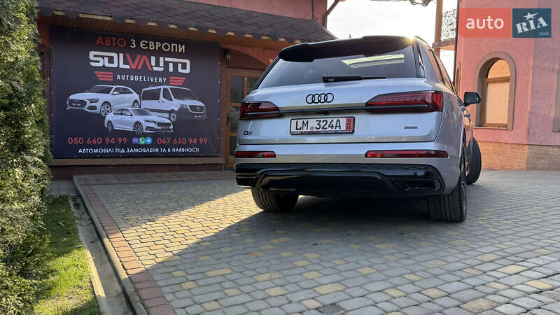Позашляховик / Кросовер Audi Q7 2020 в Сваляві