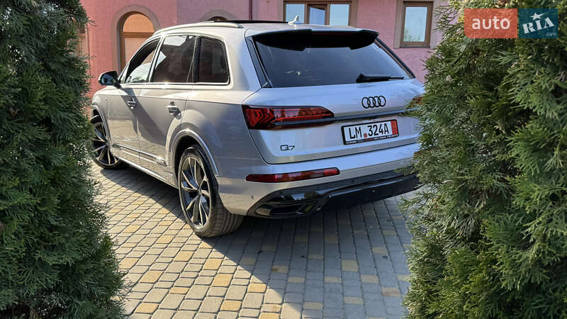 Позашляховик / Кросовер Audi Q7 2020 в Сваляві