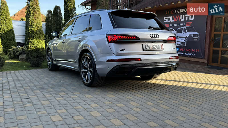 Позашляховик / Кросовер Audi Q7 2020 в Сваляві