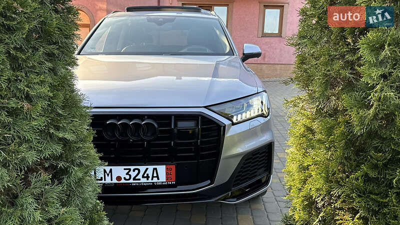Позашляховик / Кросовер Audi Q7 2020 в Сваляві