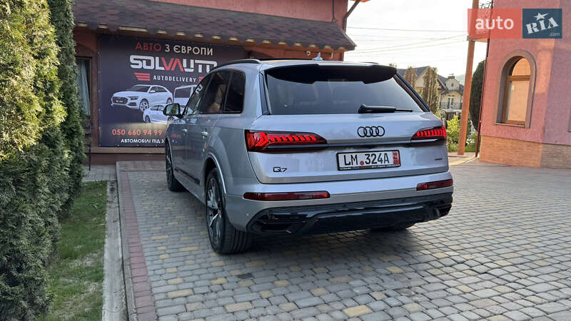 Позашляховик / Кросовер Audi Q7 2020 в Сваляві