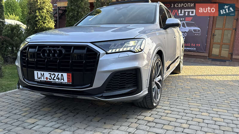 Позашляховик / Кросовер Audi Q7 2020 в Сваляві