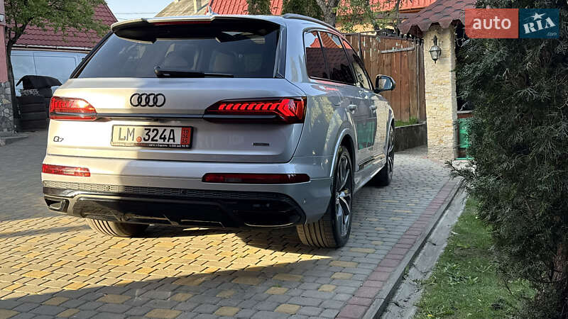 Позашляховик / Кросовер Audi Q7 2020 в Сваляві