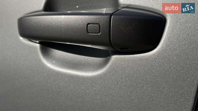 Позашляховик / Кросовер Audi Q7 2020 в Сваляві