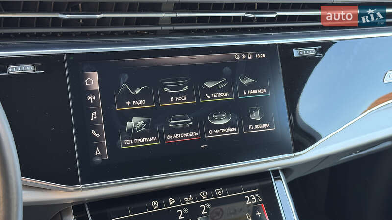 Позашляховик / Кросовер Audi Q7 2020 в Сваляві