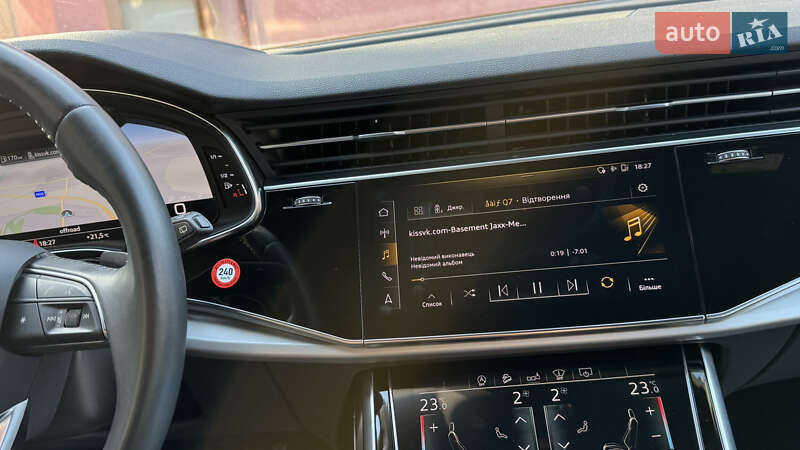 Позашляховик / Кросовер Audi Q7 2020 в Сваляві