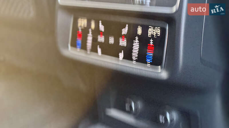 Позашляховик / Кросовер Audi Q7 2020 в Сваляві