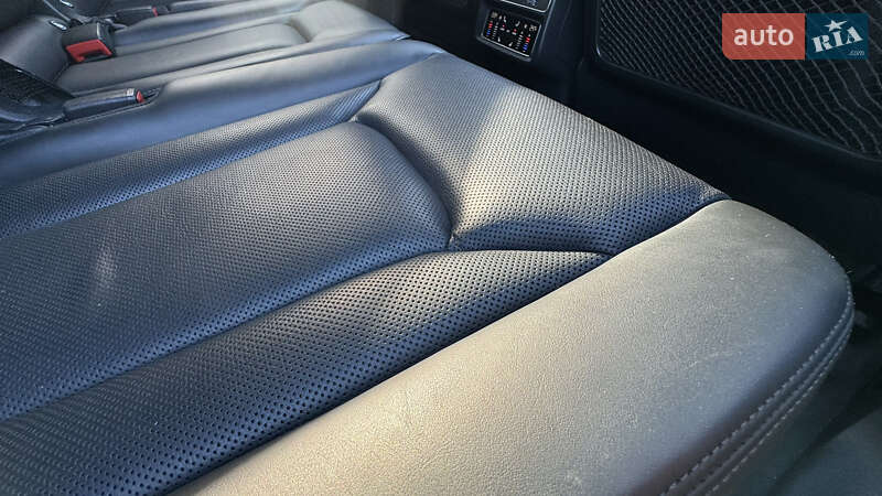 Позашляховик / Кросовер Audi Q7 2020 в Сваляві