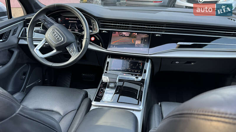 Позашляховик / Кросовер Audi Q7 2020 в Сваляві