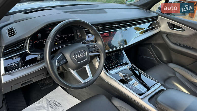 Позашляховик / Кросовер Audi Q7 2020 в Сваляві