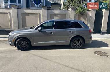 Позашляховик / Кросовер Audi Q7 2017 в 