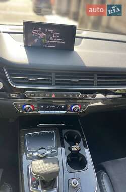 Позашляховик / Кросовер Audi Q7 2017 в 